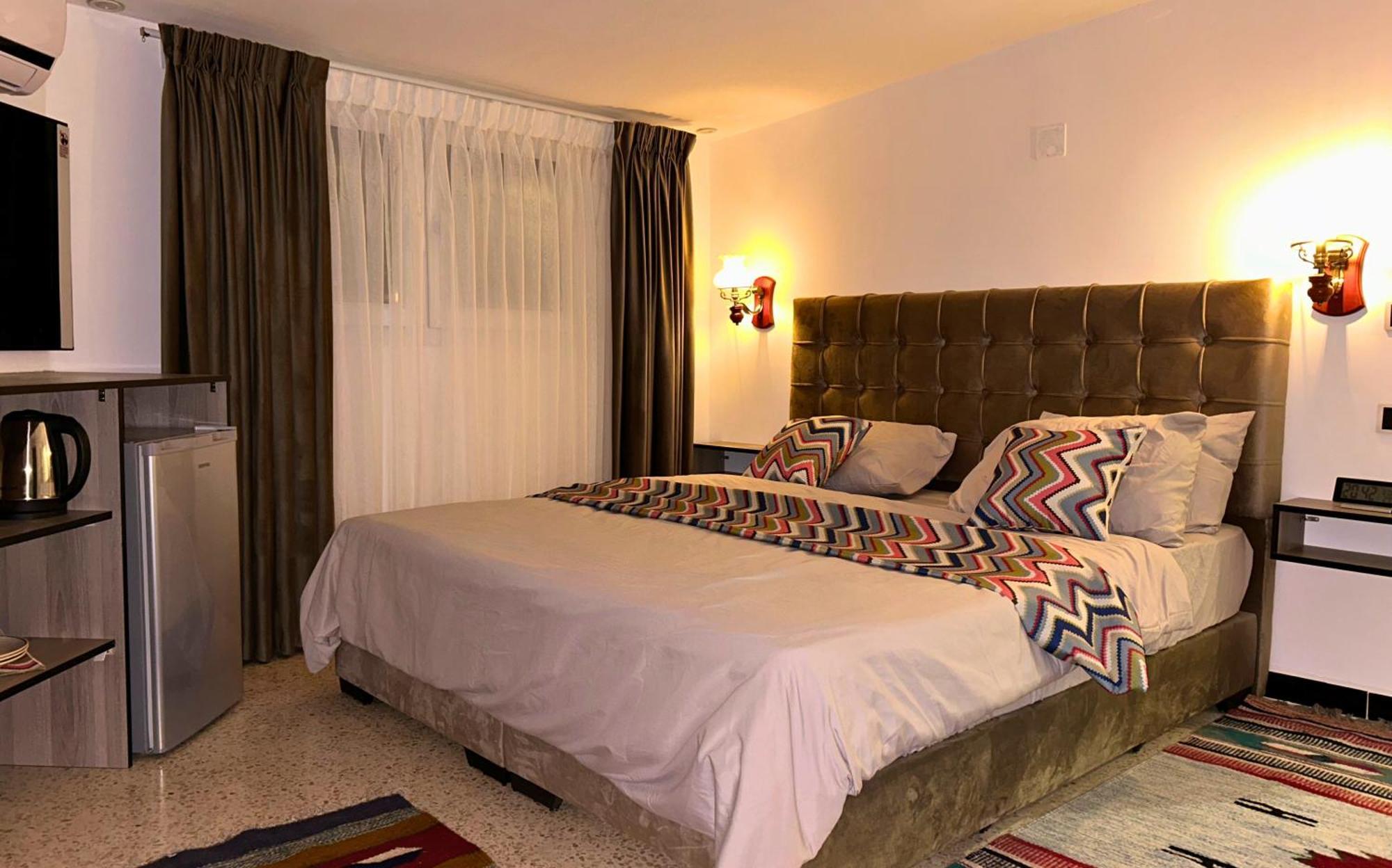 ג'אראש Celestia Boutique Inn - Boutique Stay Overlooking Jerash Ruins חדר תמונה